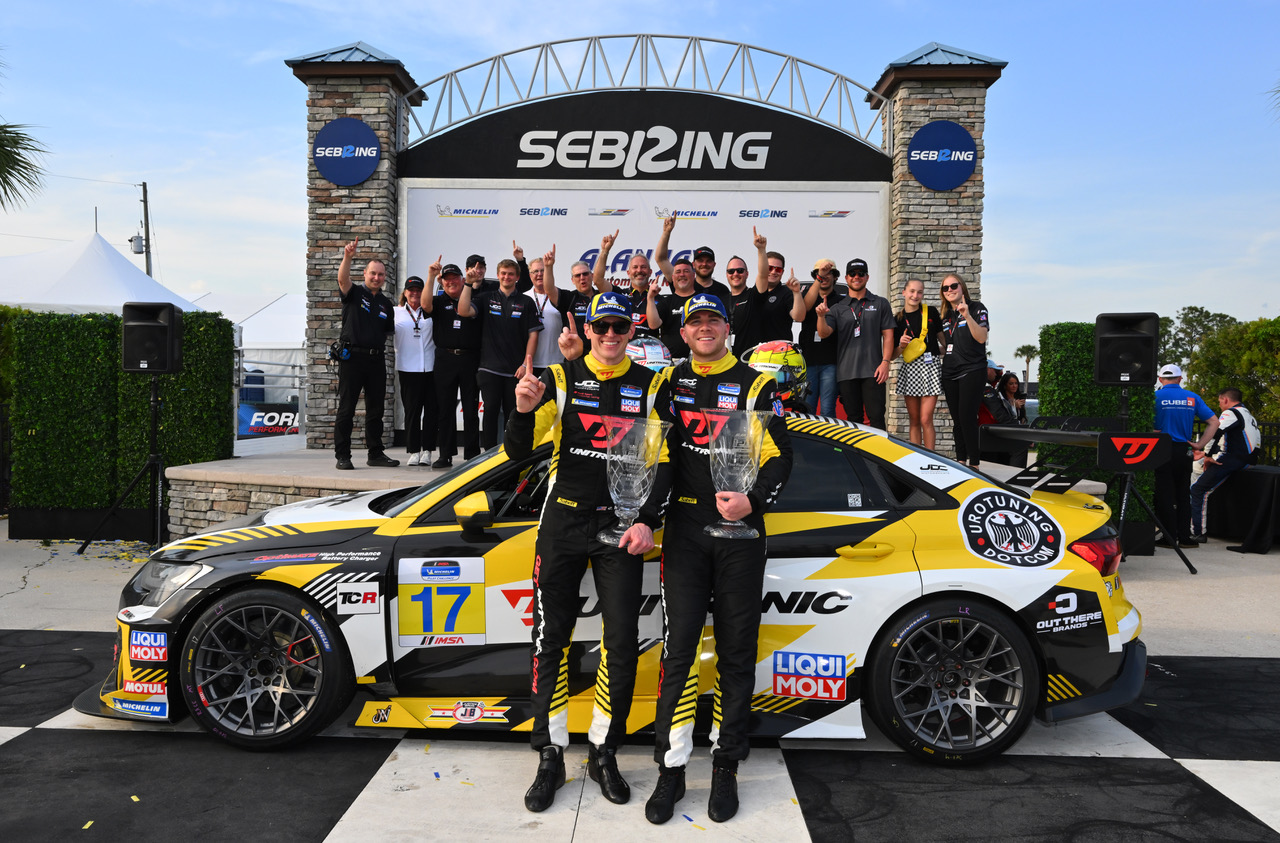 Uni JDC Audi Sebring podium